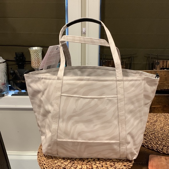 Colugo Diaper Tote on Dune Zebra - Picture 2 of 4